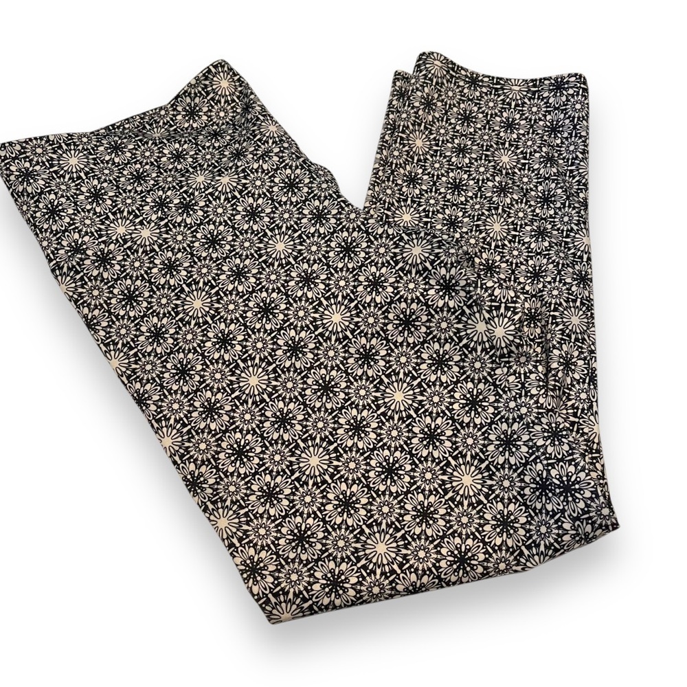 Free People Movement Cropped Work Out Pants Size XS Black White Bursts Capri